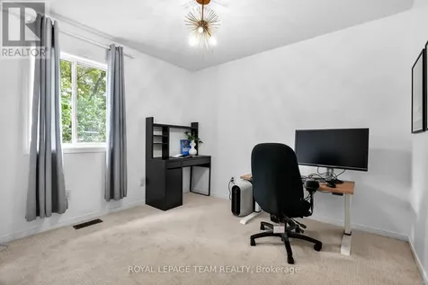2122 Saunders Avenue Ottawa ON K2A 4C7