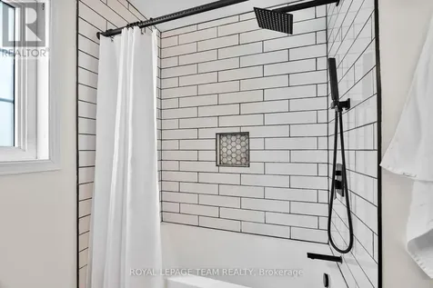2122 Saunders Avenue Ottawa ON K2A 4C7