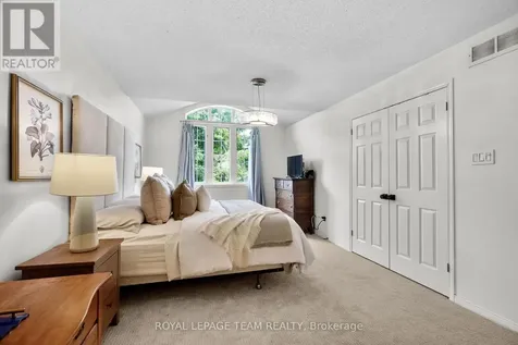 2122 Saunders Avenue Ottawa ON K2A 4C7