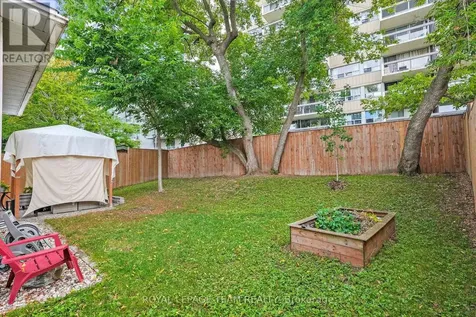 2122 Saunders Avenue Ottawa ON K2A 4C7