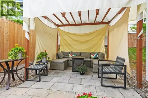 2122 Saunders Avenue Ottawa ON K2A 4C7