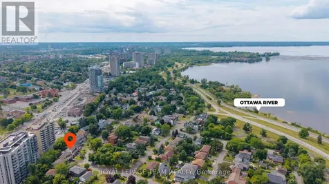 2122 Saunders Avenue Ottawa ON K2A 4C7