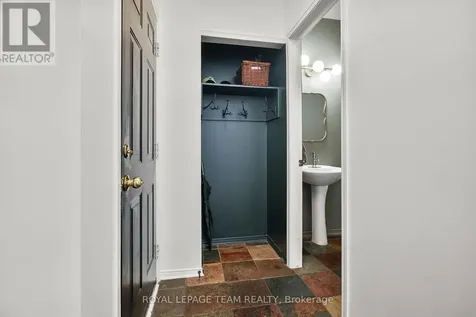 2122 Saunders Avenue Ottawa ON K2A 4C7