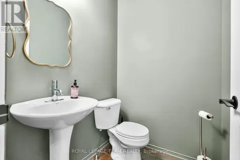 2122 Saunders Avenue Ottawa ON K2A 4C7