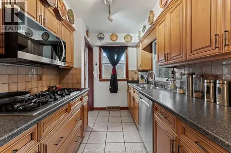 3086 Avondale Avenue Windsor ON N9E 1X3