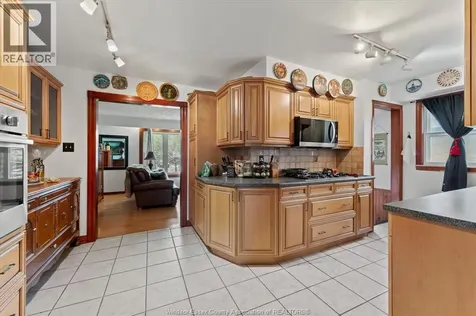3086 Avondale Avenue Windsor ON N9E 1X3