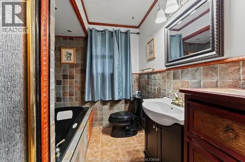 3086 Avondale Avenue Windsor ON N9E 1X3