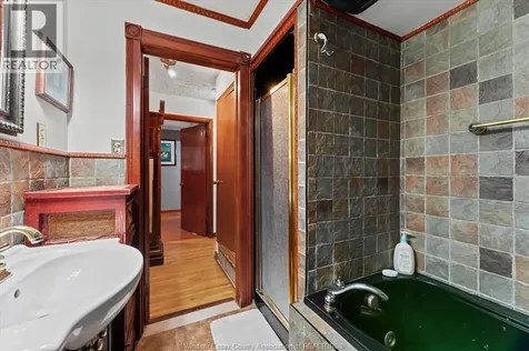 3086 Avondale Avenue Windsor ON N9E 1X3