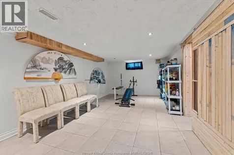 3086 Avondale Avenue Windsor ON N9E 1X3