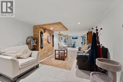 3086 Avondale Avenue Windsor ON N9E 1X3