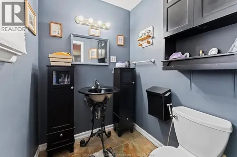 3086 Avondale Avenue Windsor ON N9E 1X3
