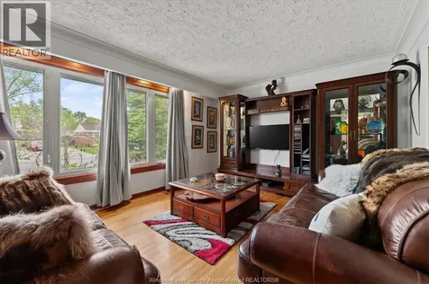 3086 Avondale Avenue Windsor ON N9E 1X3