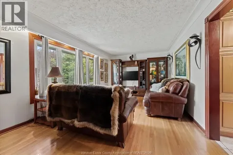 3086 Avondale Avenue Windsor ON N9E 1X3