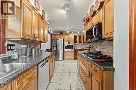 3086 Avondale Avenue Windsor ON N9E 1X3