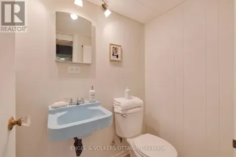 989 Connaught Avenue Ottawa ON K2B 5M7