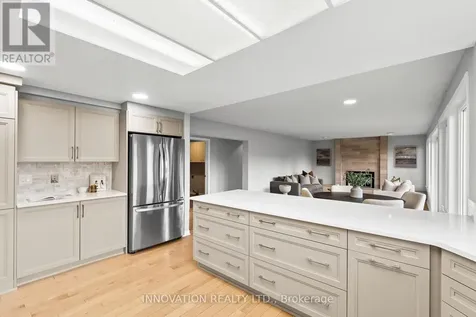 206 Cypress Court Ottawa ON K2H 8Z8