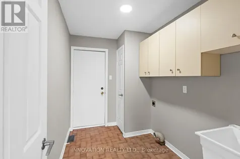 206 Cypress Court Ottawa ON K2H 8Z8