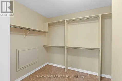 206 Cypress Court Ottawa ON K2H 8Z8