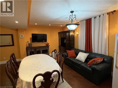 2 Pineridge Drive Hamilton ON L9A 5K2