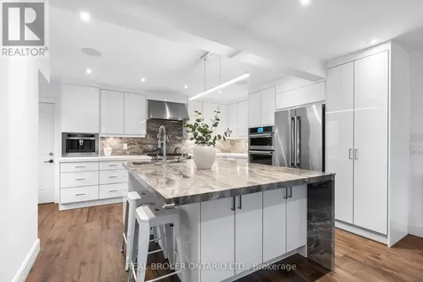 17 Old Oak Road Toronto (kingsway South) ON M9A 2V9