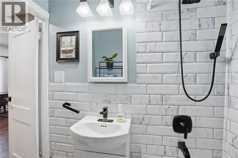 4 Manning Street St. Catharines ON L2R 1H9