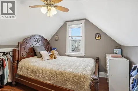 4 Manning Street St. Catharines ON L2R 1H9