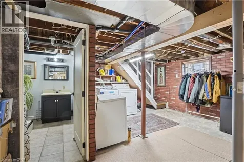 4 Manning Street St. Catharines ON L2R 1H9