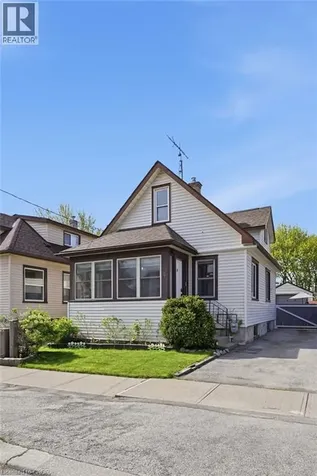 4 Manning Street St. Catharines ON L2R 1H9