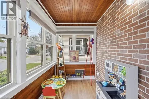 4 Manning Street St. Catharines ON L2R 1H9