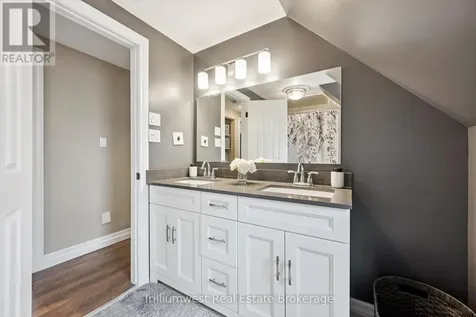 625 Pine Island Crescent Waterloo ON N2V 1T3