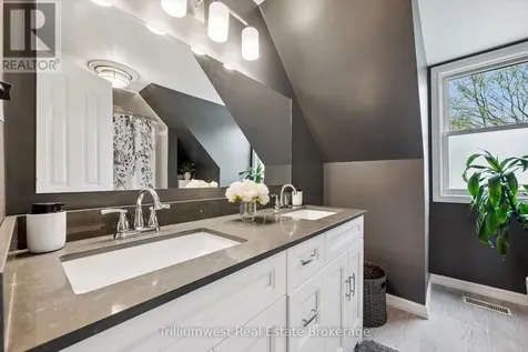 625 Pine Island Crescent Waterloo ON N2V 1T3