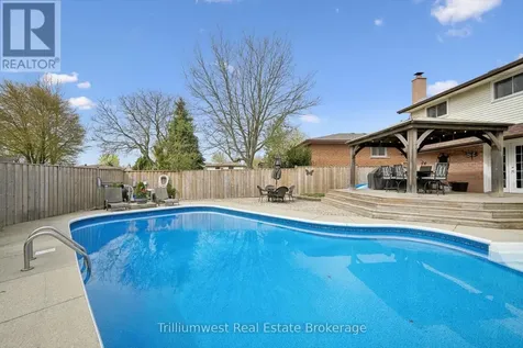 625 Pine Island Crescent Waterloo ON N2V 1T3