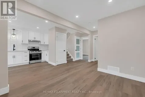 126 Auburn Avenue Hamilton (bartonville) ON L8K 3B2