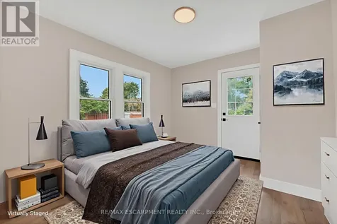 126 Auburn Avenue Hamilton (bartonville) ON L8K 3B2