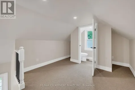 126 Auburn Avenue Hamilton (bartonville) ON L8K 3B2