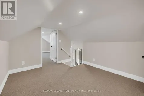 126 Auburn Avenue Hamilton (bartonville) ON L8K 3B2