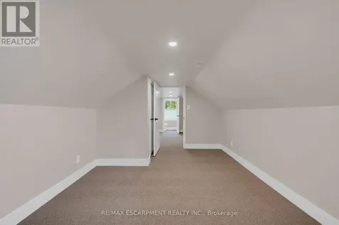 126 Auburn Avenue Hamilton (bartonville) ON L8K 3B2