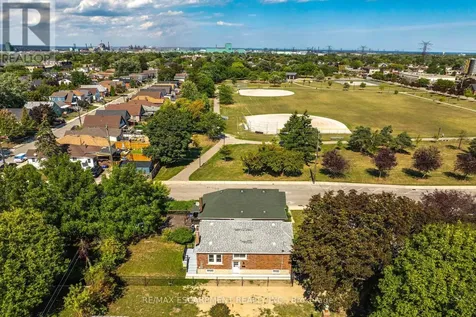 126 Auburn Avenue Hamilton (bartonville) ON L8K 3B2