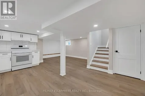 126 Auburn Avenue Hamilton (bartonville) ON L8K 3B2