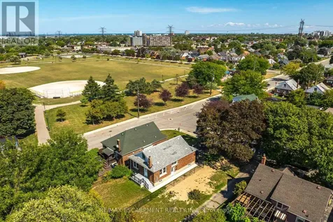 126 Auburn Avenue Hamilton (bartonville) ON L8K 3B2