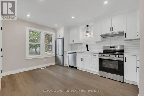 126 Auburn Avenue Hamilton (bartonville) ON L8K 3B2