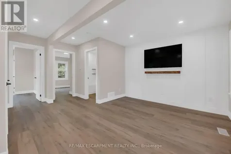 126 Auburn Avenue Hamilton (bartonville) ON L8K 3B2