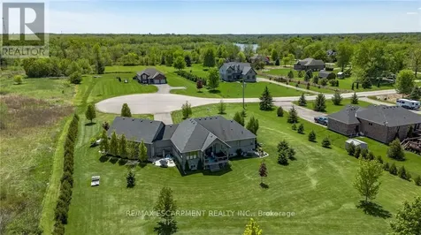 6 Macneil Court Brantford ON N3S 0G3
