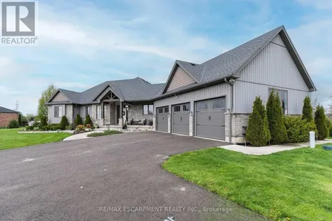6 Macneil Court Brantford ON N3S 0G3