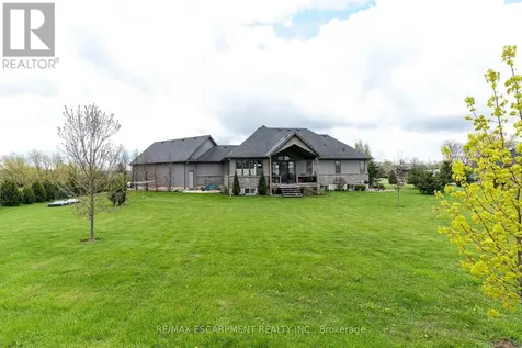 6 Macneil Court Brantford ON N3S 0G3