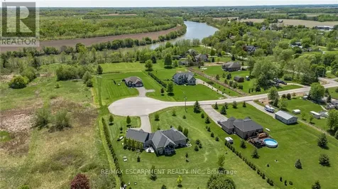 6 Macneil Court Brantford ON N3S 0G3