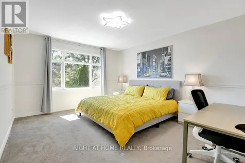 33 Spur Avenue Ottawa ON K2M 2R9