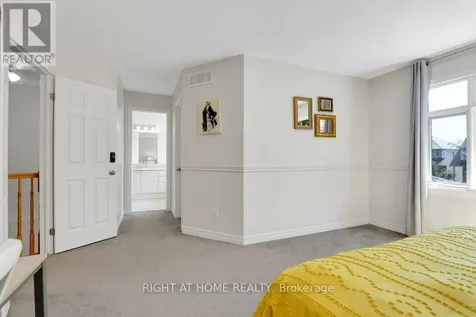 33 Spur Avenue Ottawa ON K2M 2R9