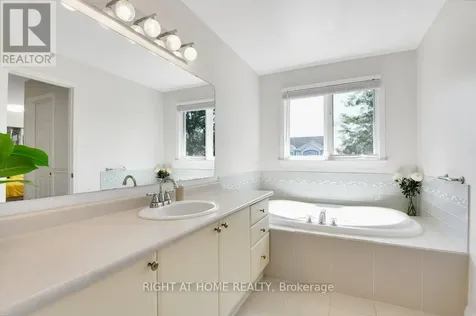 33 Spur Avenue Ottawa ON K2M 2R9