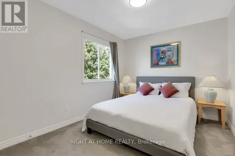 33 Spur Avenue Ottawa ON K2M 2R9